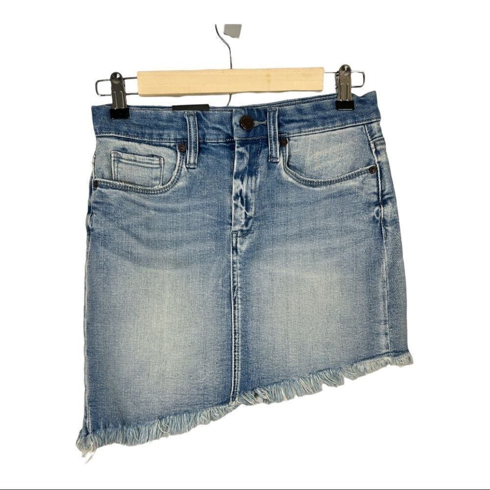 BLANKNYC Women’s Asymmetrical Fringe Hem Denim Mini Jean Skirt Blue Size 25 - Picture 2 of 10